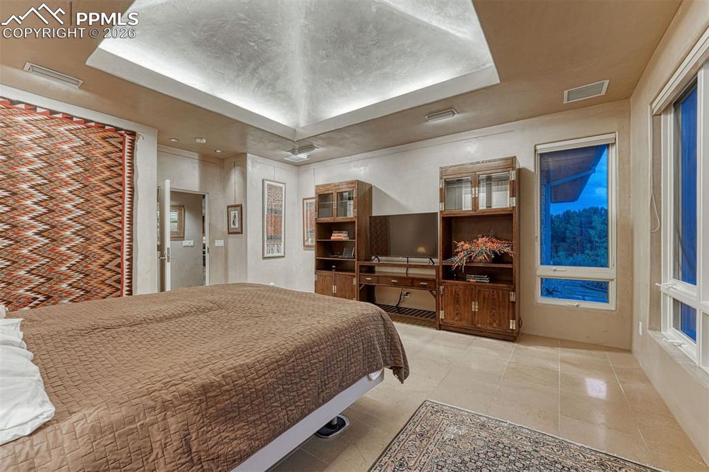 Image 10 of 50: Bedroom