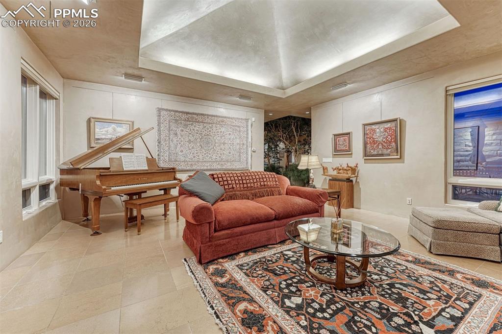 Image 37 of 50: Living Room