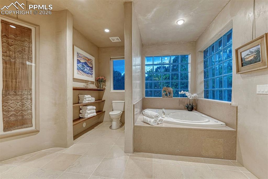 Image 43 of 50: Bathroom