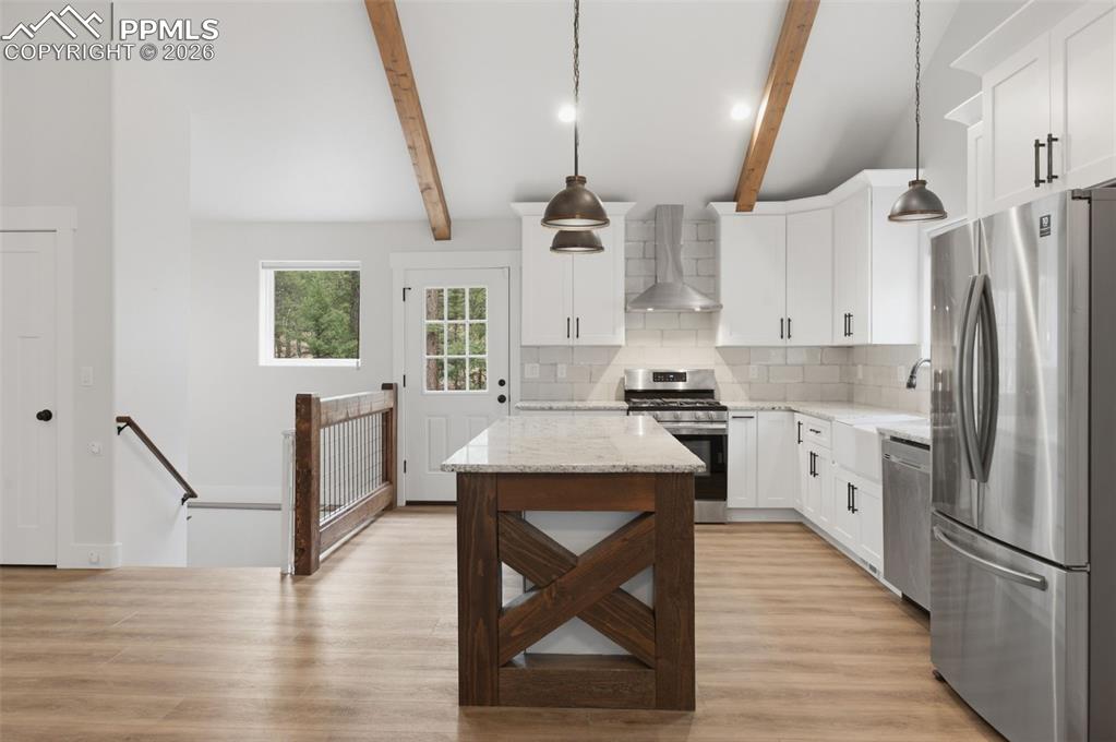 Image 10 of 30: Living Room