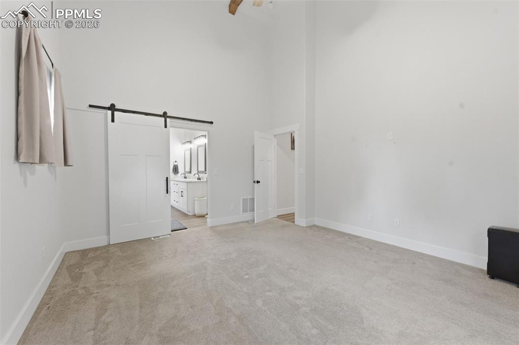 Image 14 of 30: Kitchen