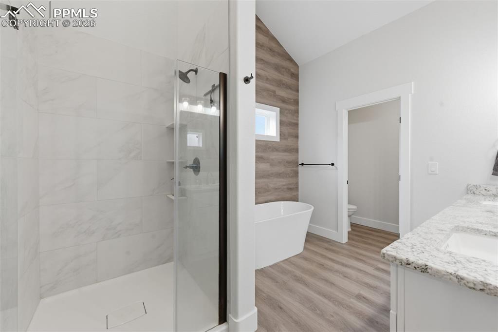 Image 15 of 30: Kitchen