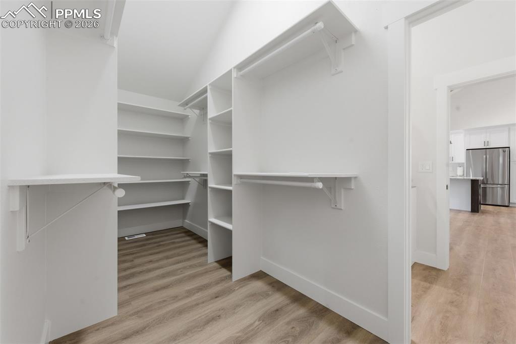 Image 17 of 30: Bedroom