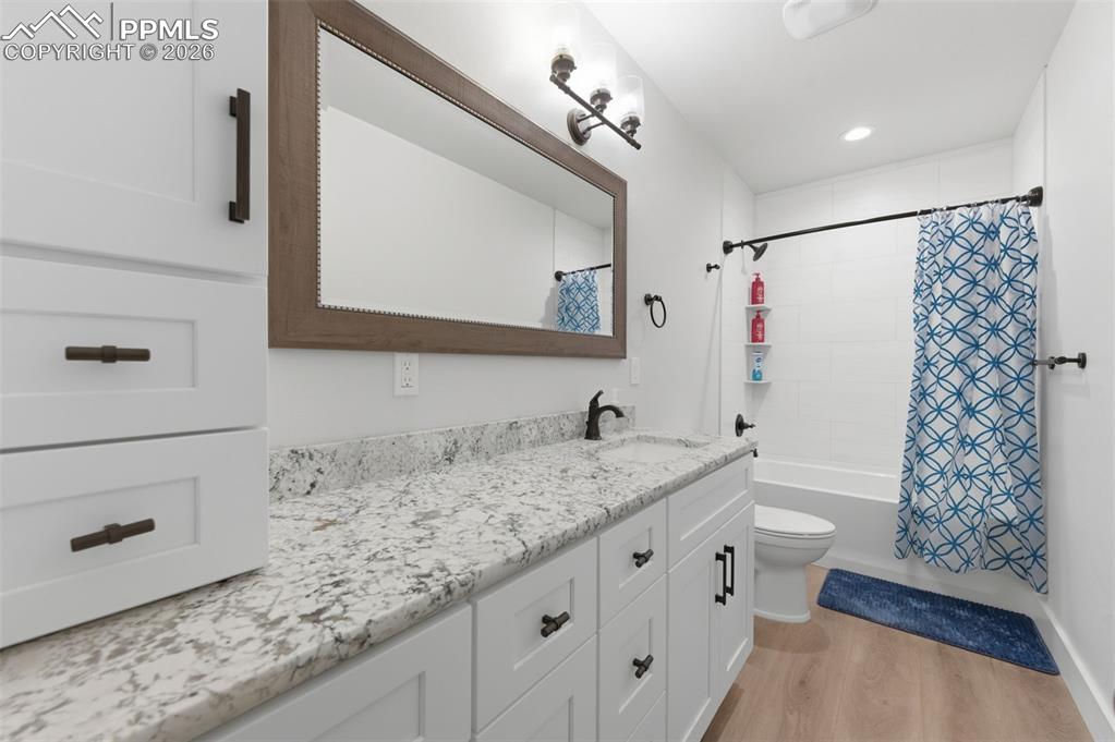 Image 21 of 30: Laundry