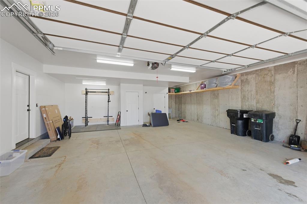 Image 23 of 30: Bedroom