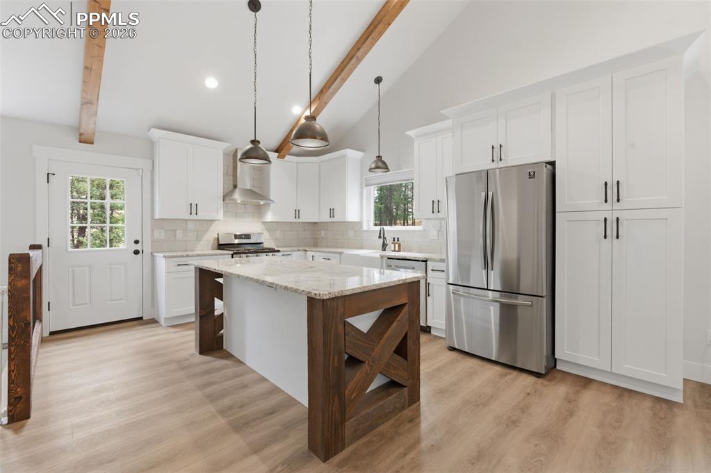 Image 9 of 30: Living Room