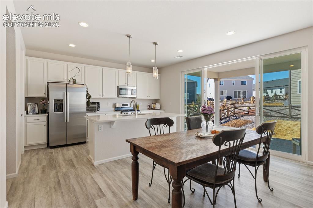 Image 11 of 27: Dining Area