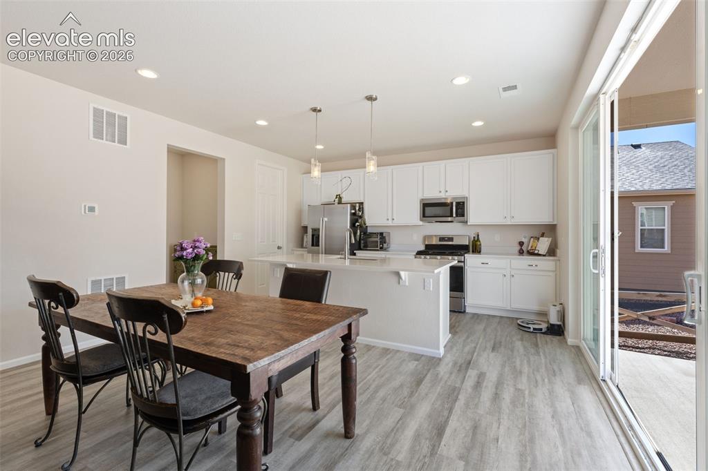 Image 12 of 27: Dining Area