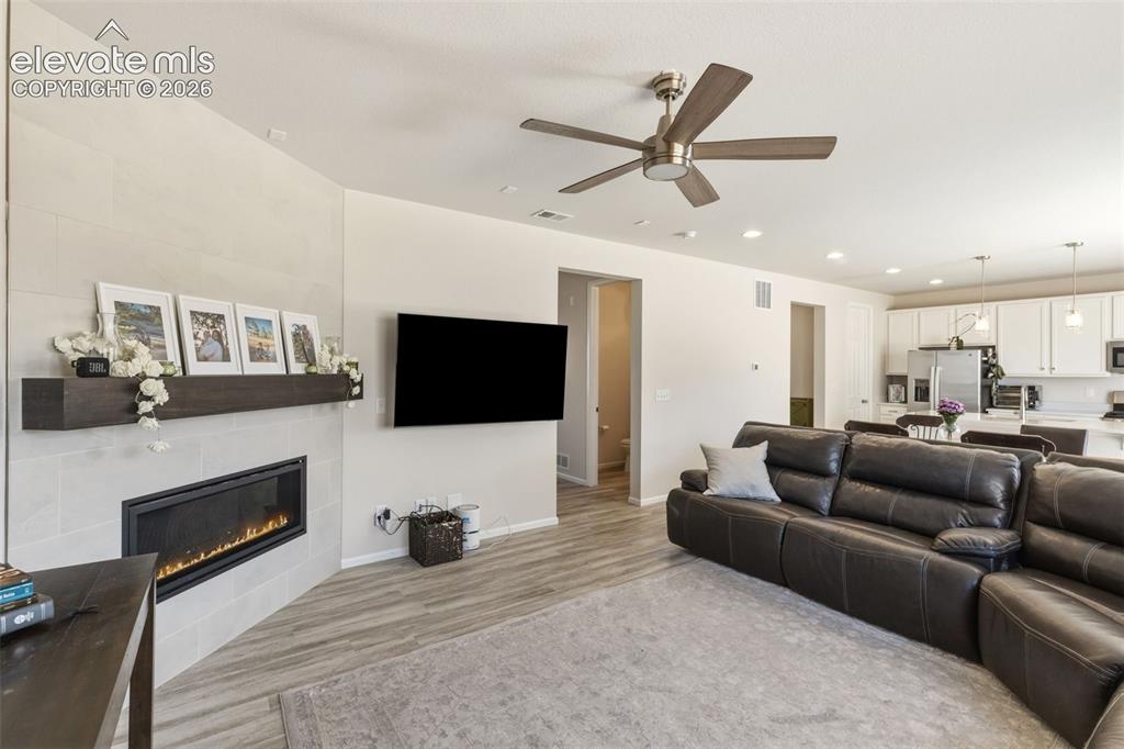 Image 14 of 27: Living Room
