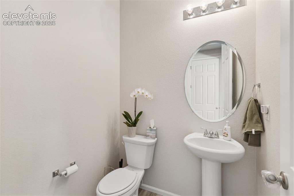 Image 16 of 27: Bathroom