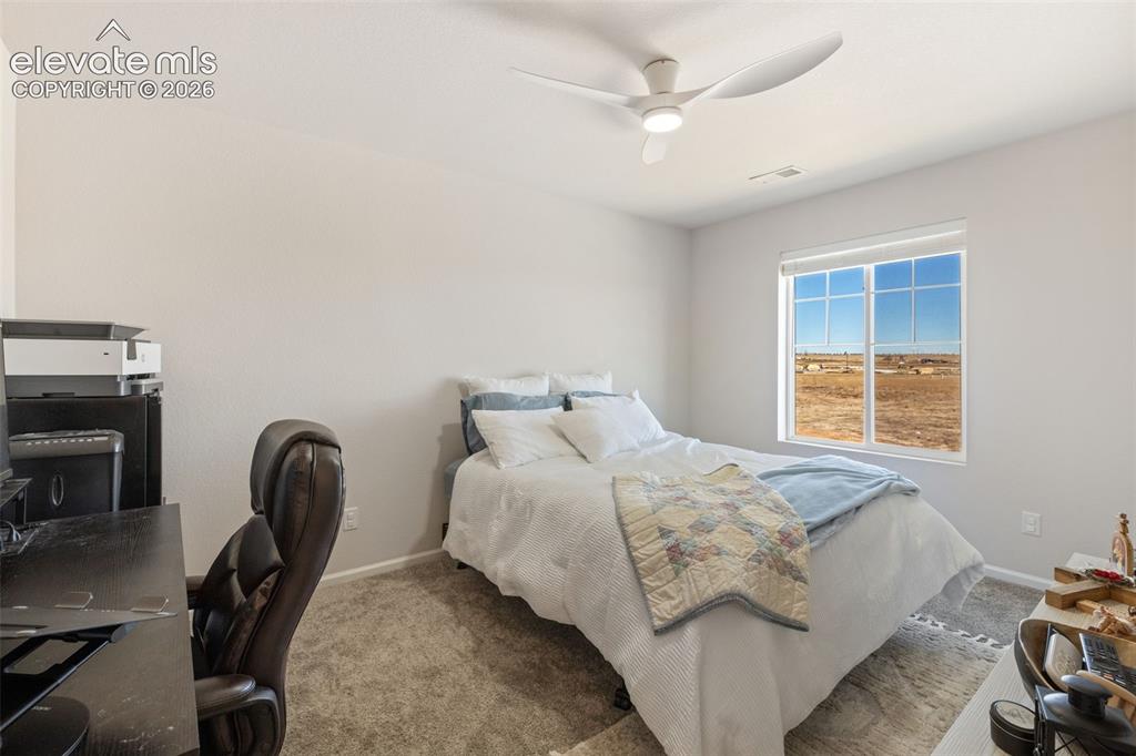 Image 18 of 27: Bedroom