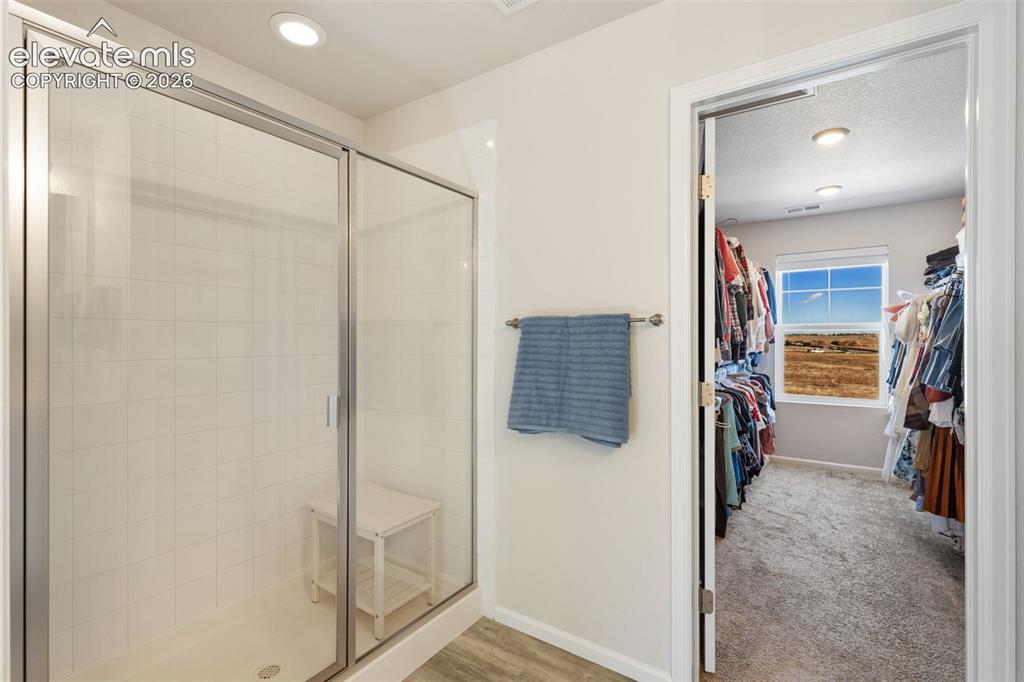 Image 22 of 27: Bathroom