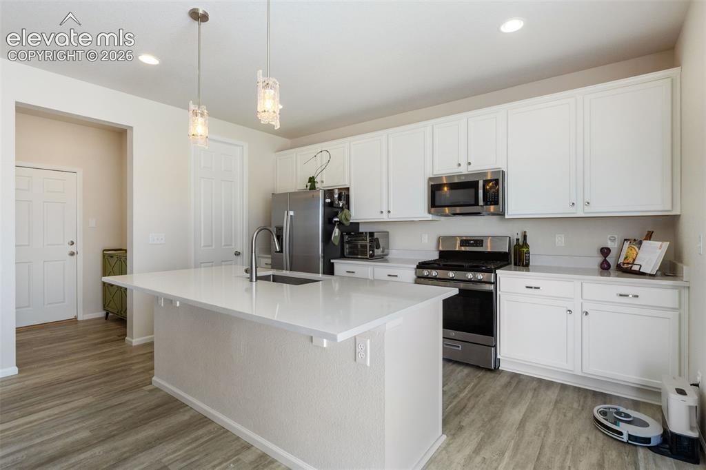 Image 8 of 27: Kitchen