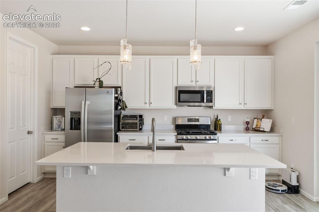 Image 9 of 27: Kitchen