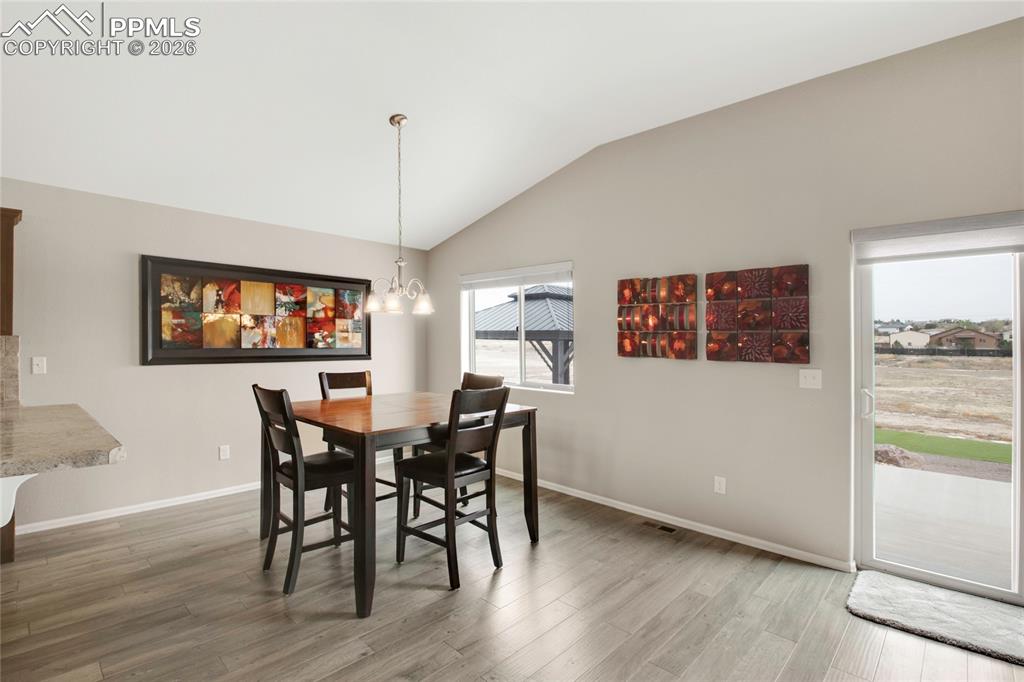 Image 12 of 43: Dining Area