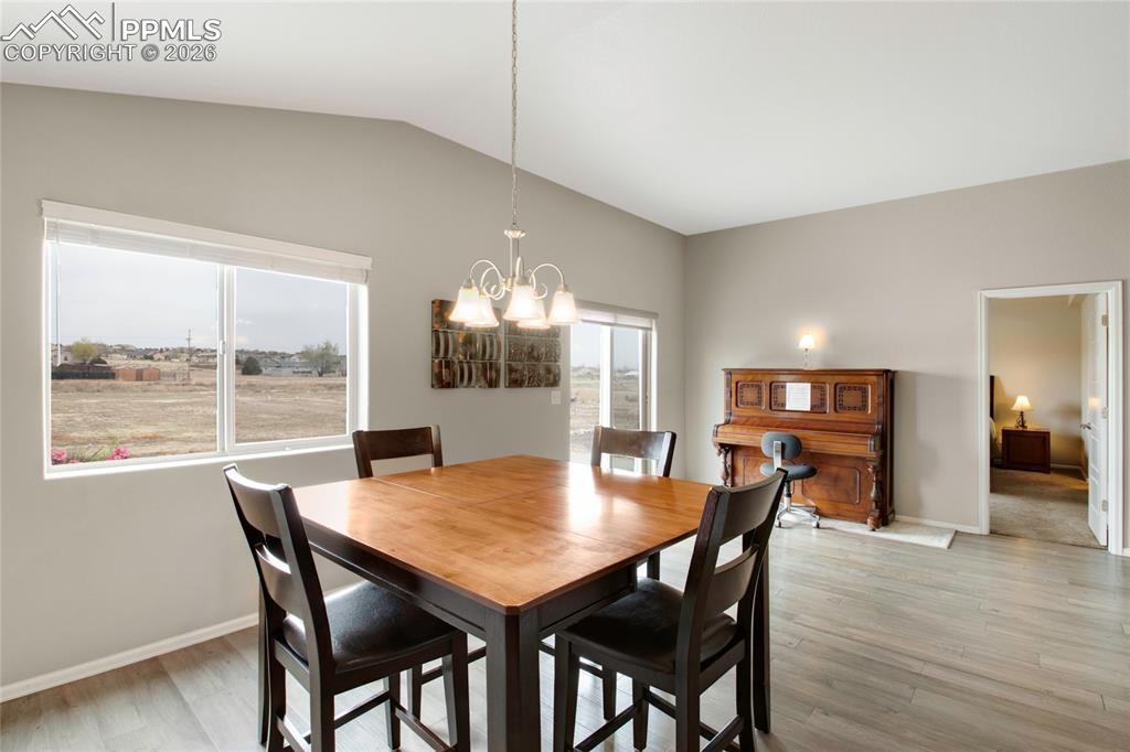 Image 13 of 43: Dining Area