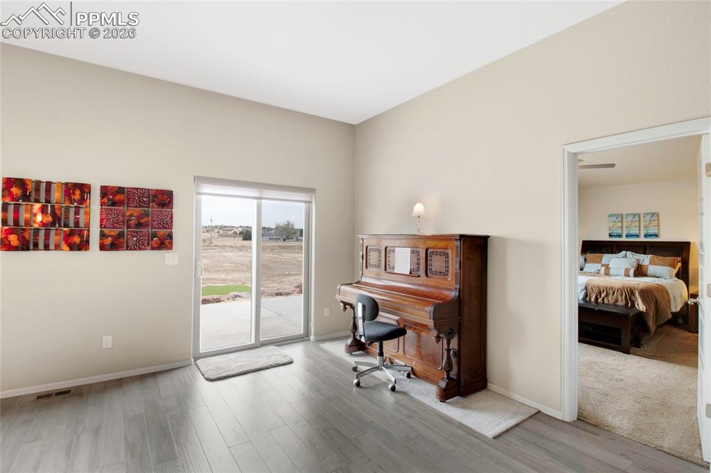 Image 14 of 43: Dining Area