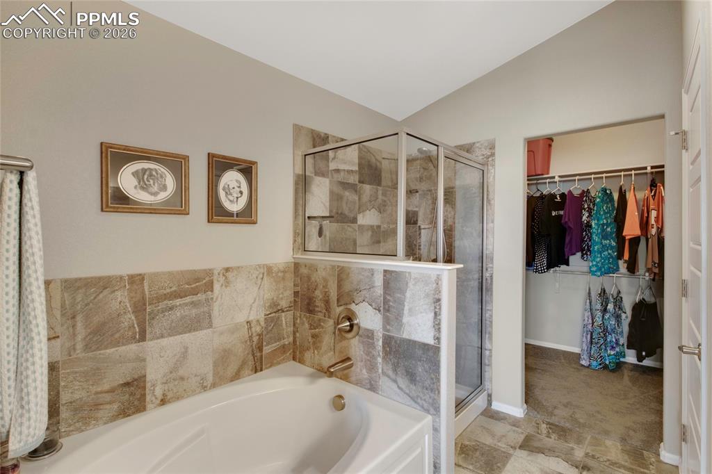 Image 20 of 43: Bathroom