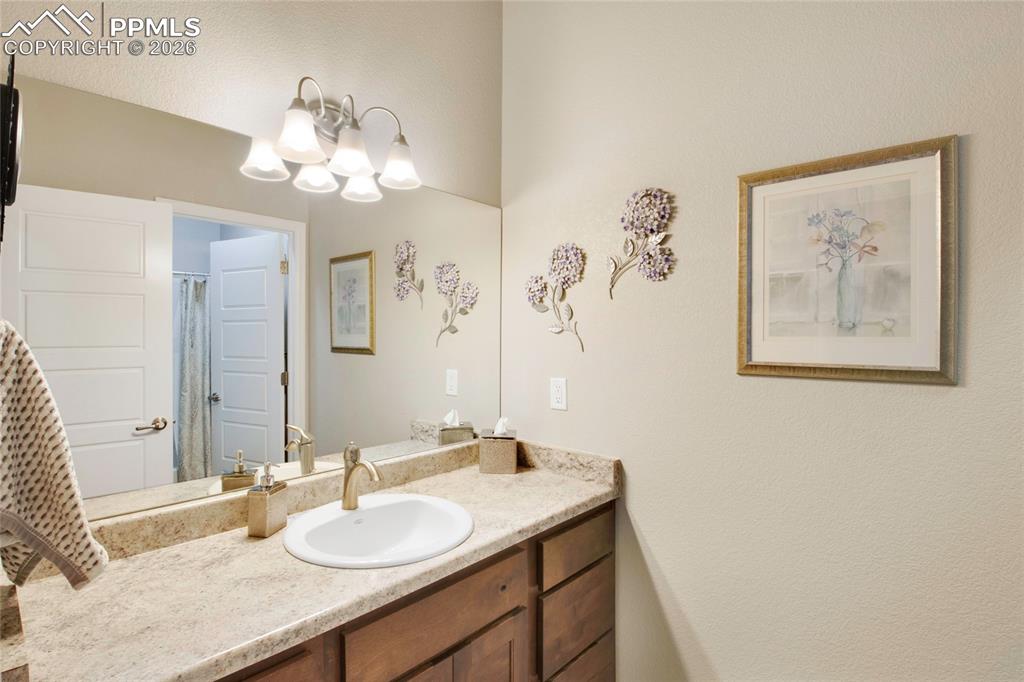 Image 25 of 43: Bathroom