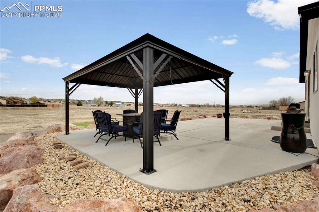 Image 32 of 43: Patio