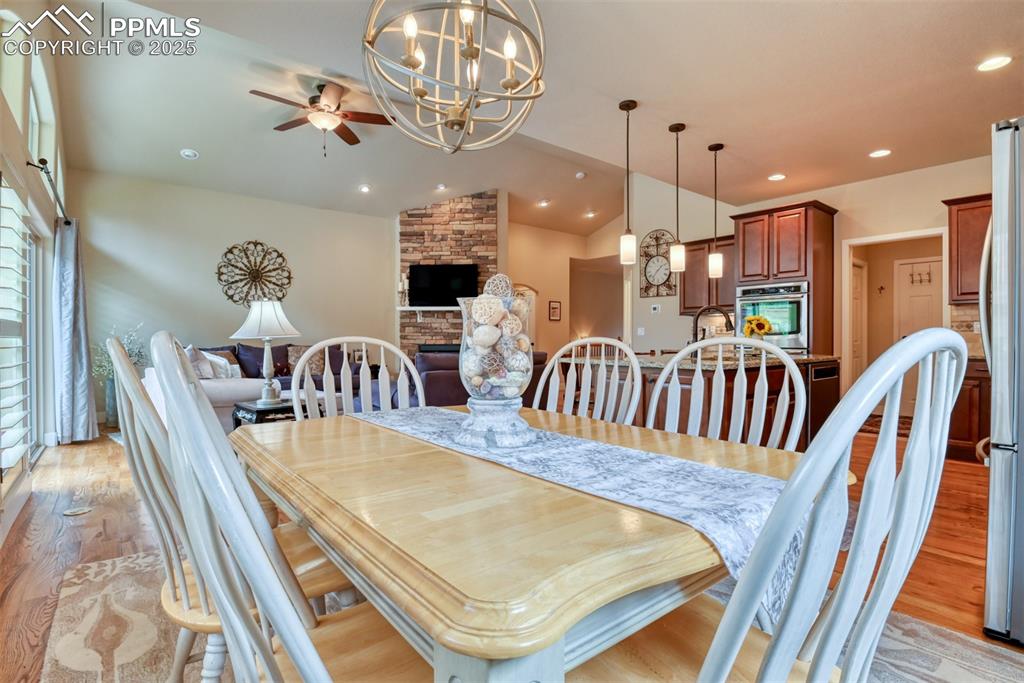 Image 11 of 42: Dining Area