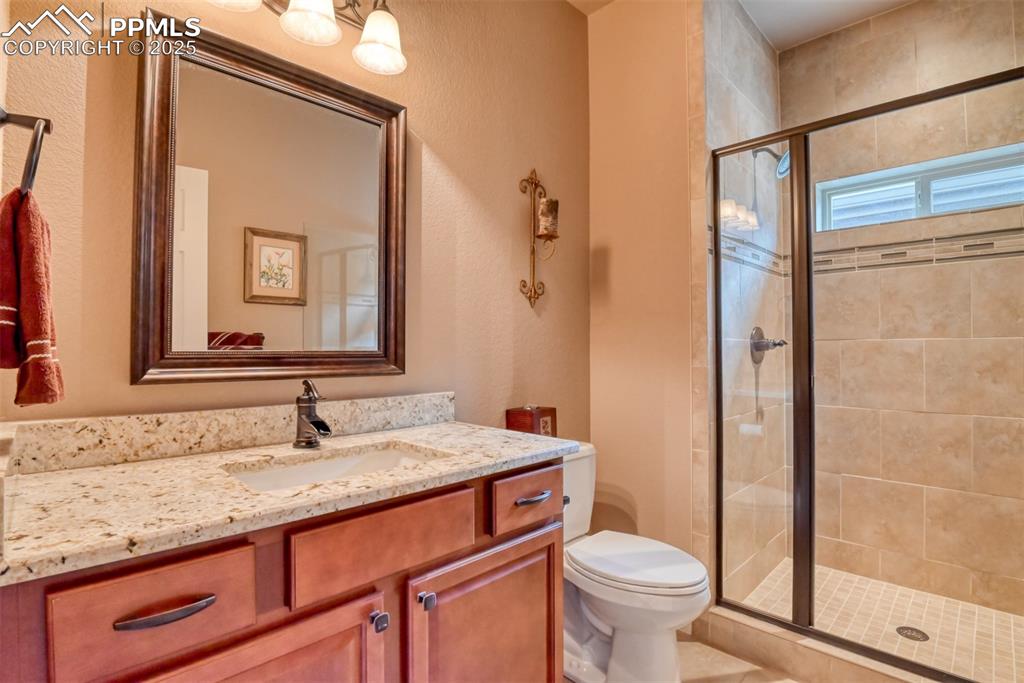 Image 26 of 42: Bathroom