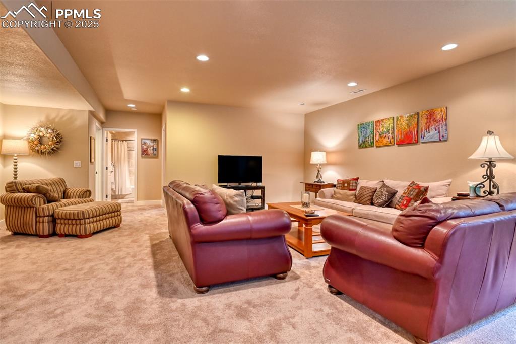 Image 27 of 42: Family Room