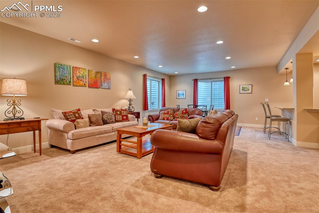 Image 29 of 42: Family Room