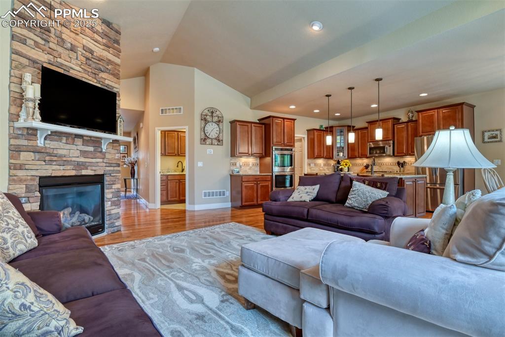 Image 6 of 42: Great Room