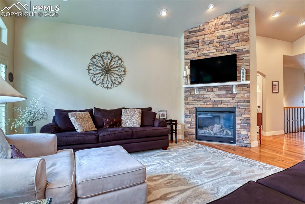 Image 7 of 42: Great Room