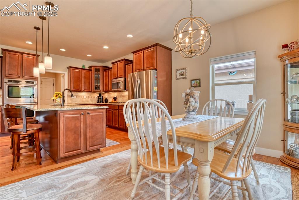 Image 8 of 42: Dining Area