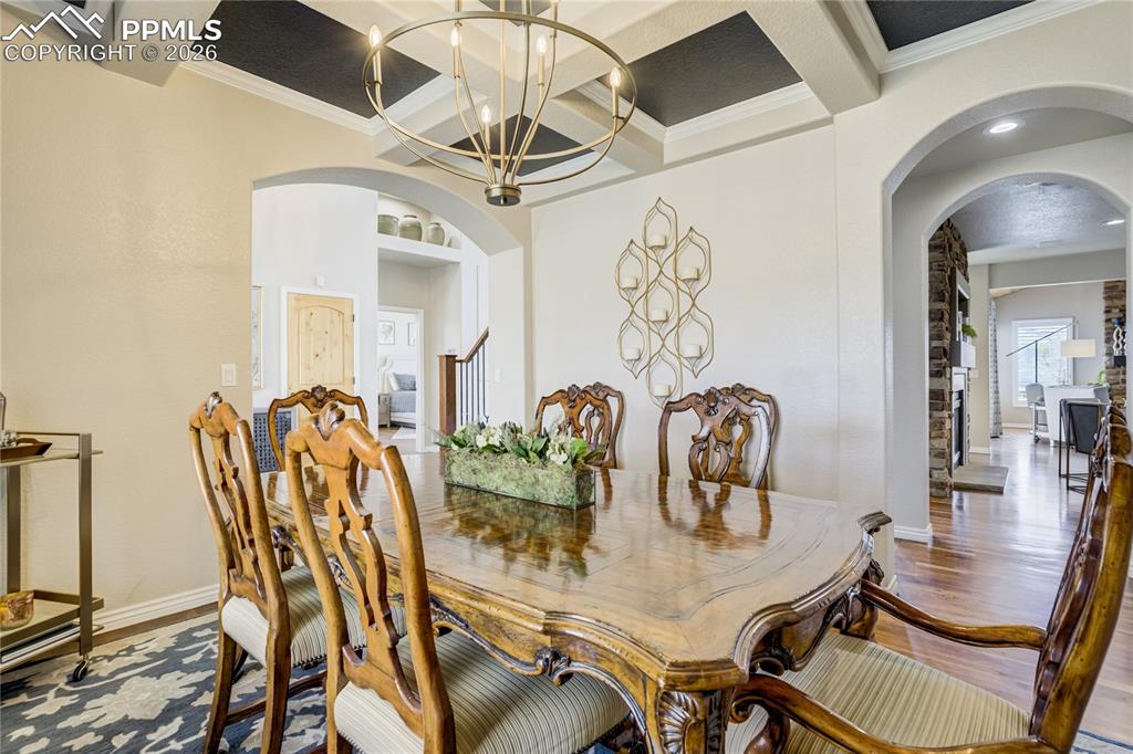 Image 19 of 50: Dining Area