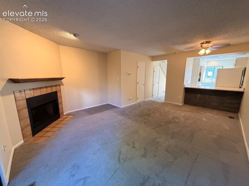 Image 12 of 23: Living Room