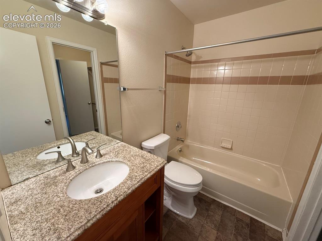 Image 21 of 23: Bathroom