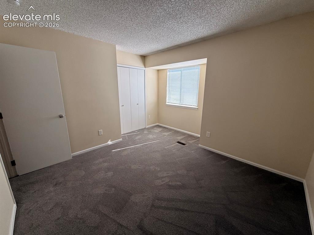 Image 22 of 23: Bedroom