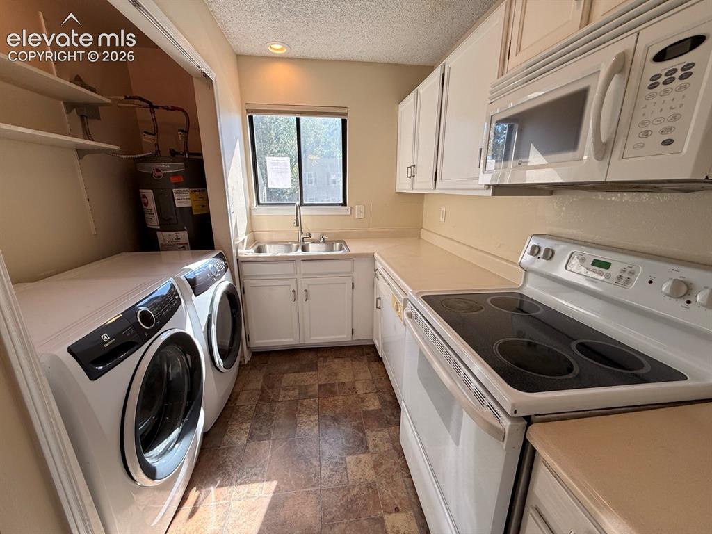 Image 7 of 23: Kitchen