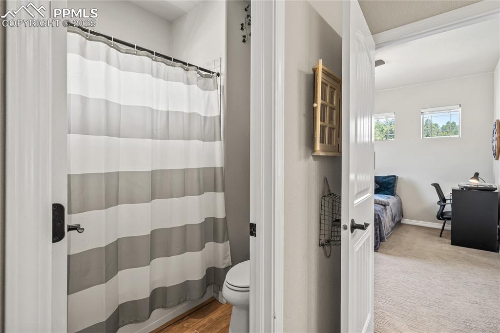 Image 25 of 46: Bathroom