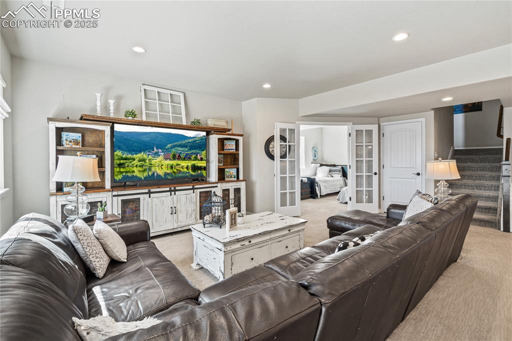 Image 30 of 46: Living Room