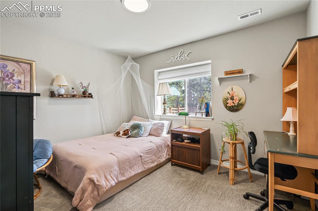 Image 34 of 46: Bedroom