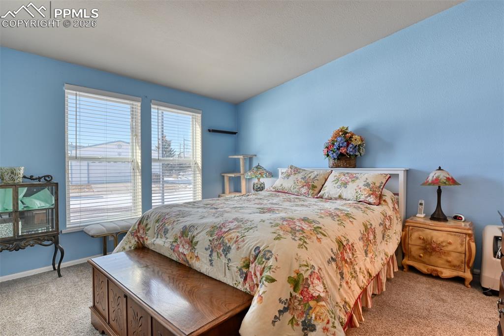 Image 17 of 37: Bedroom