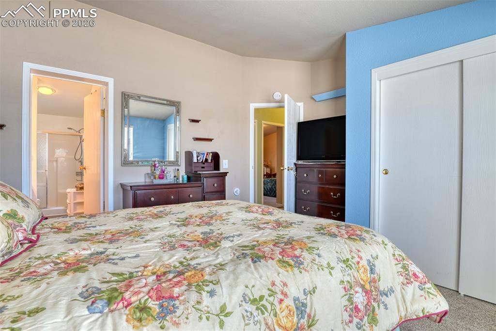 Image 19 of 37: Bedroom