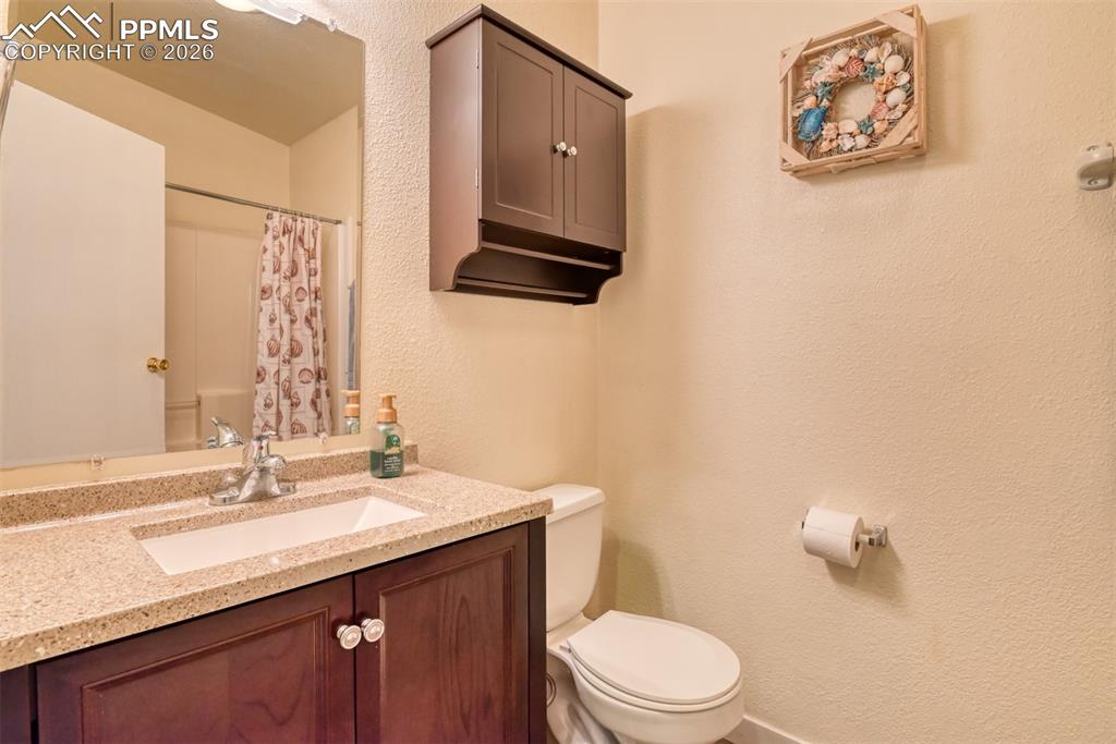 Image 28 of 37: Bathroom