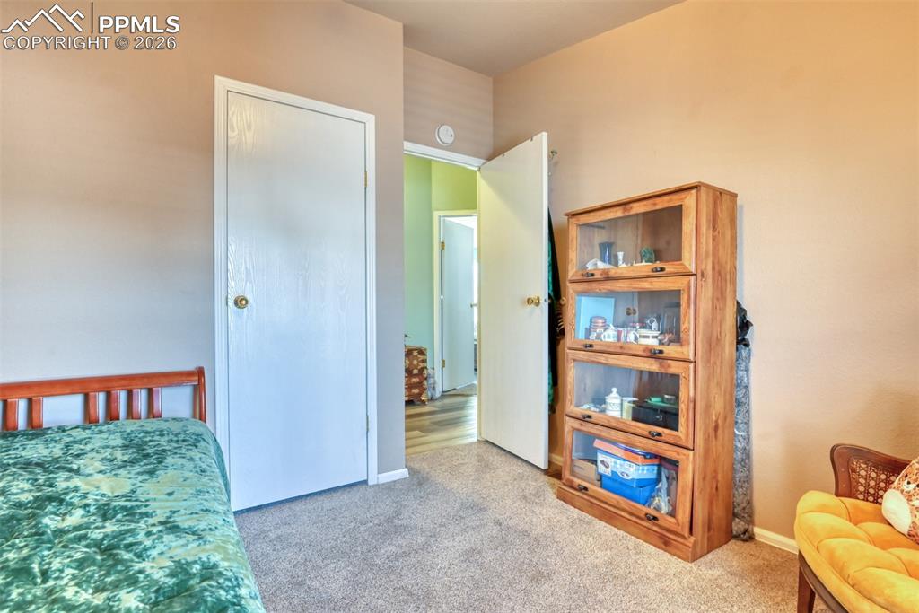 Image 32 of 37: Bedroom