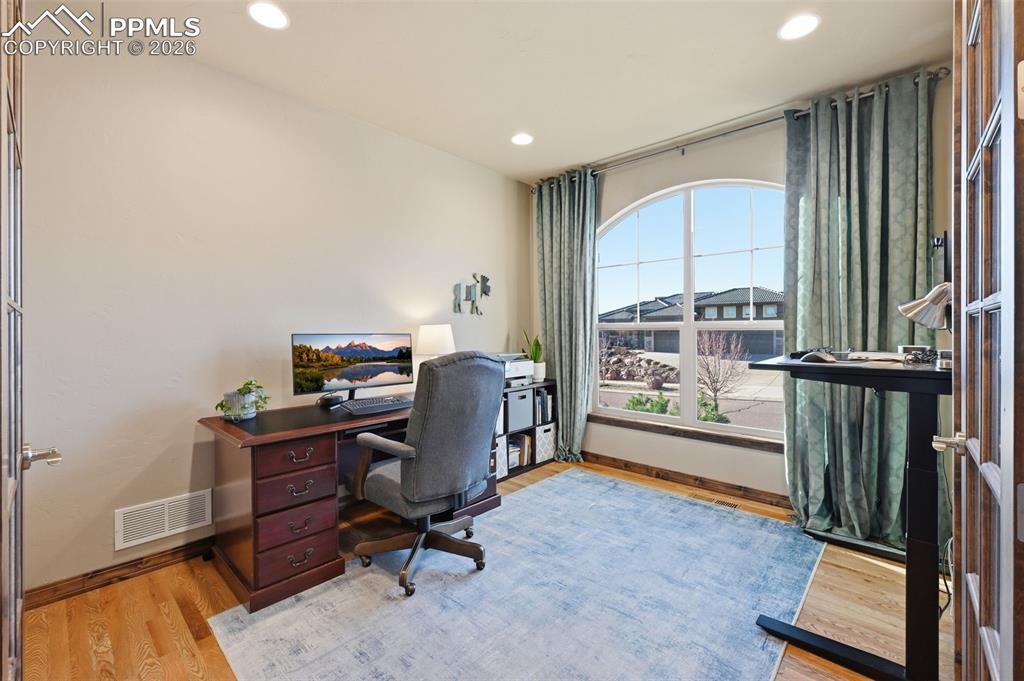 Image 11 of 50: Office