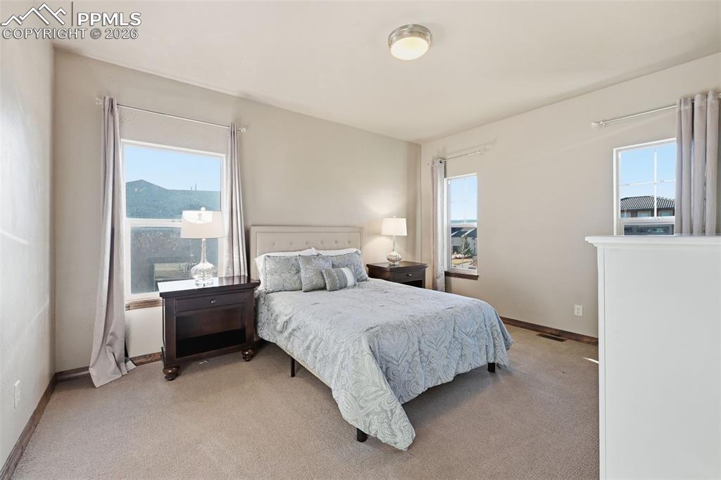 Image 12 of 50: Bedroom