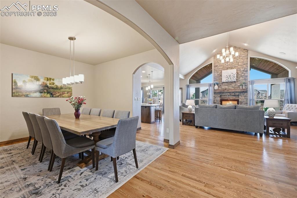 Image 15 of 50: Dining Room