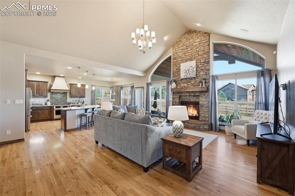 Image 17 of 50: Living Room