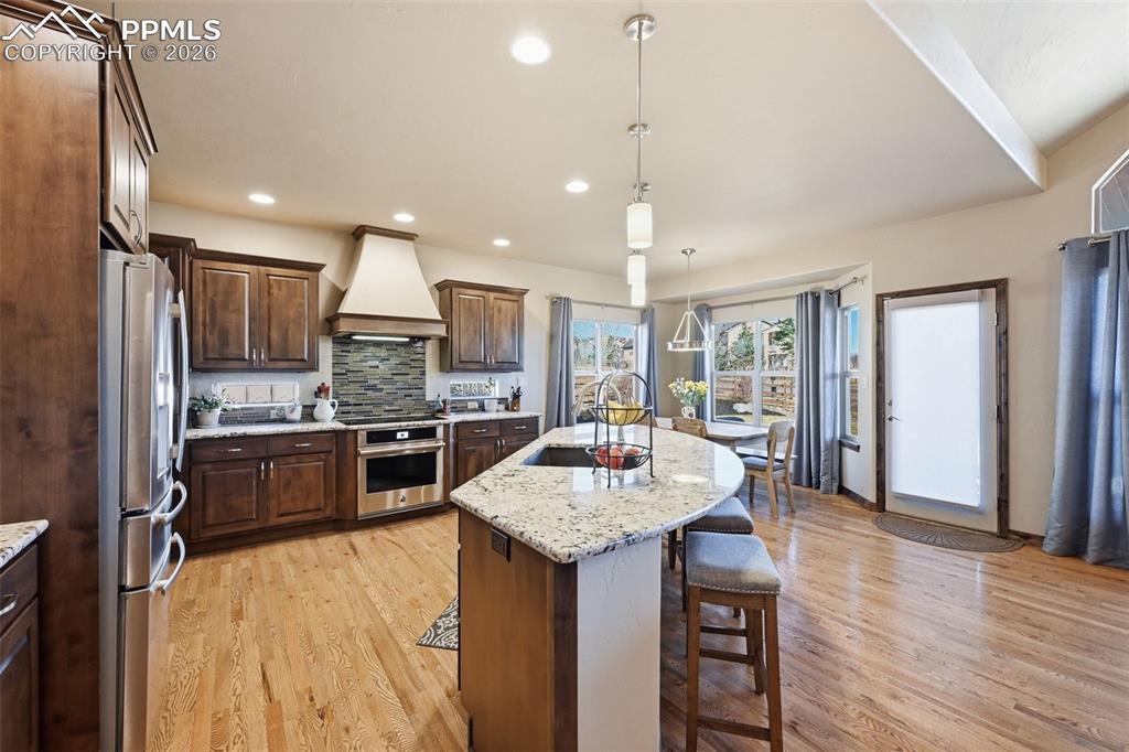 Image 21 of 50: Kitchen