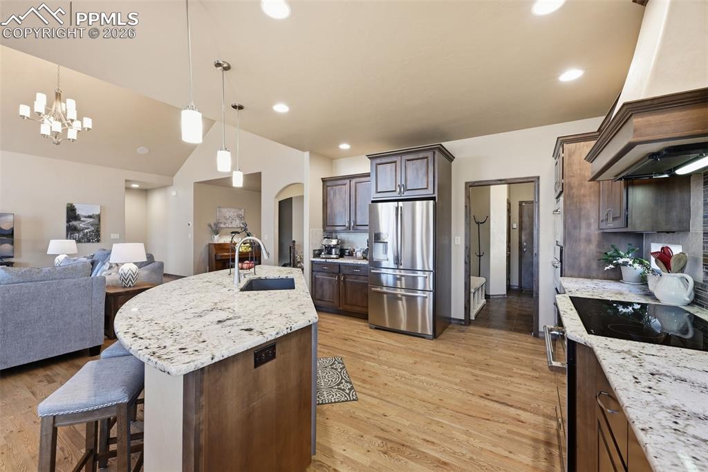 Image 22 of 50: Kitchen