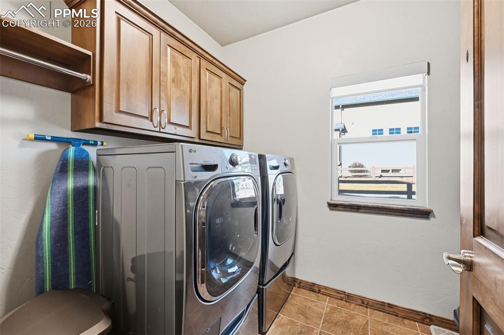 Image 26 of 50: Laundry